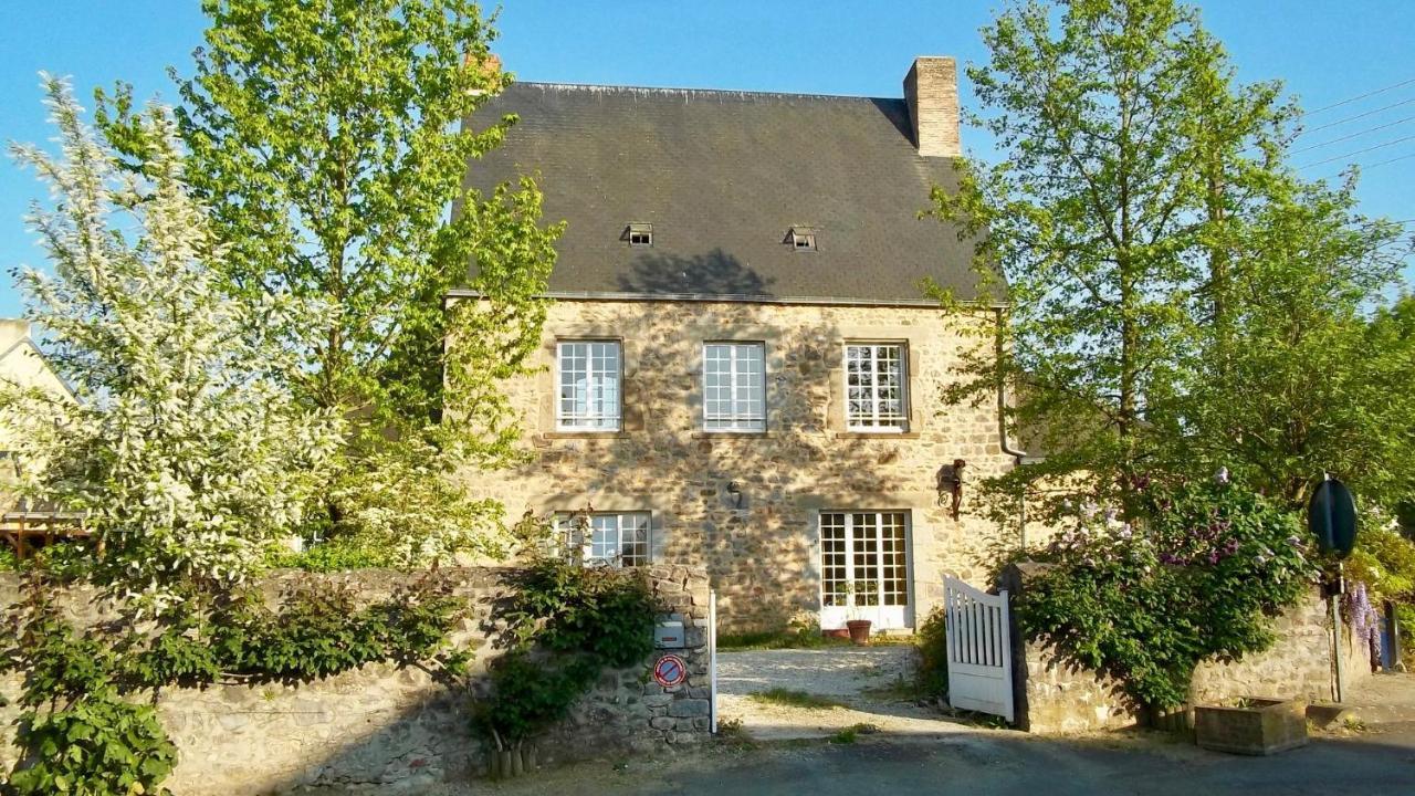 Manoir De La Grand'Cour Bed & Breakfast Soulge-sur-Ouette Exterior photo